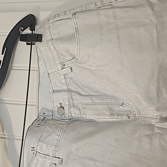 NWOT White House Black Market Skinny Jeans - Picture 3 of 4